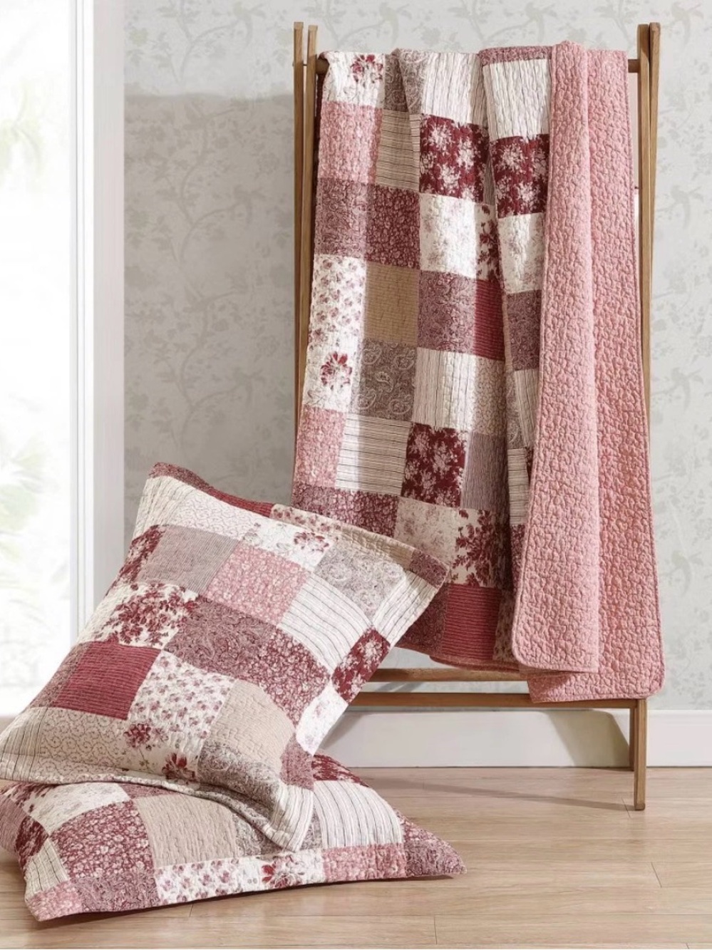 Gorgeous Laura Ashley King Celina Patchwork Quilt Red Floral ~ Vintage Inspired - Picture 7 of 13